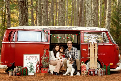 Outdoor Christmas VW Bus Mini Session