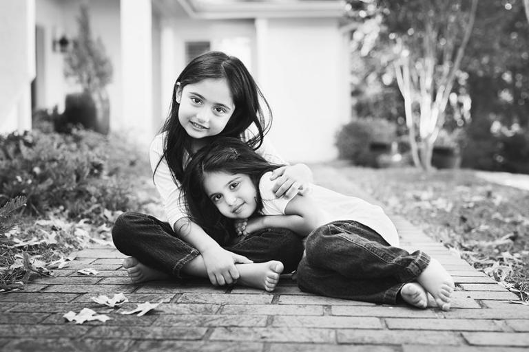 Atlanta family photographer, siblings on sidewalk at home