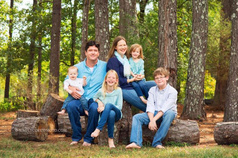 parents with four kids by Atlanta family photographer
