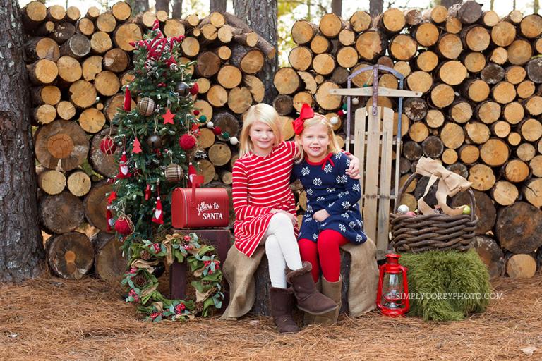 outdoor Christmas mini session by Douglasville children's photographer