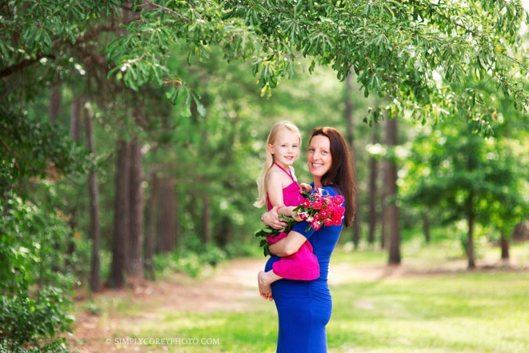 maternity photography Atlanta, outdoor pregnancy photo with child
