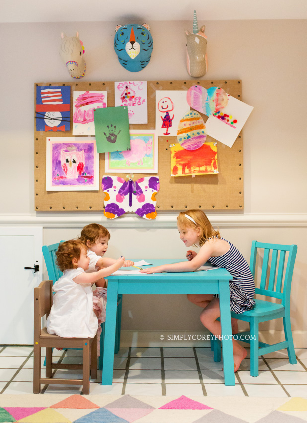 Atlanta lifestyle photography of kids at an art table