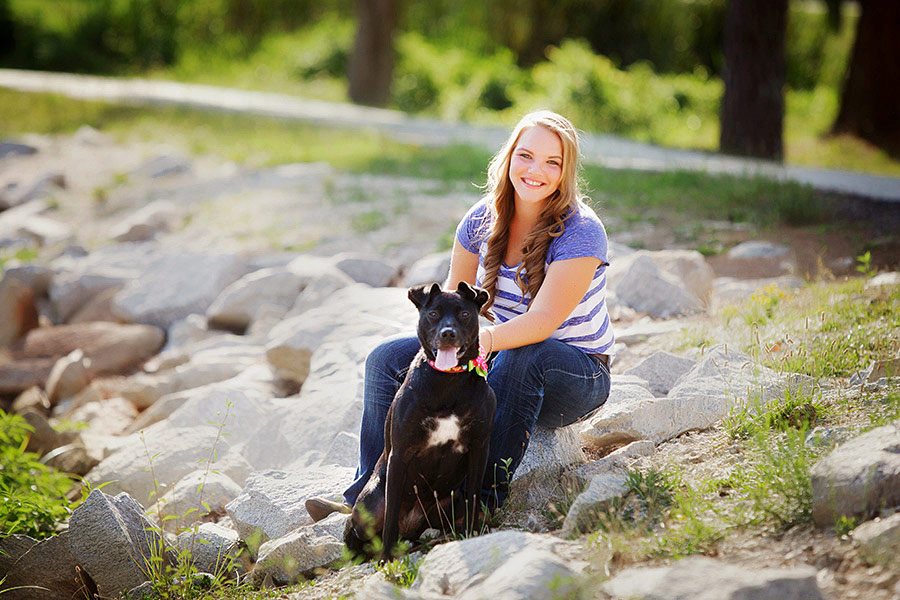 Bremen senior portrait photographer, teen girl with a black dog