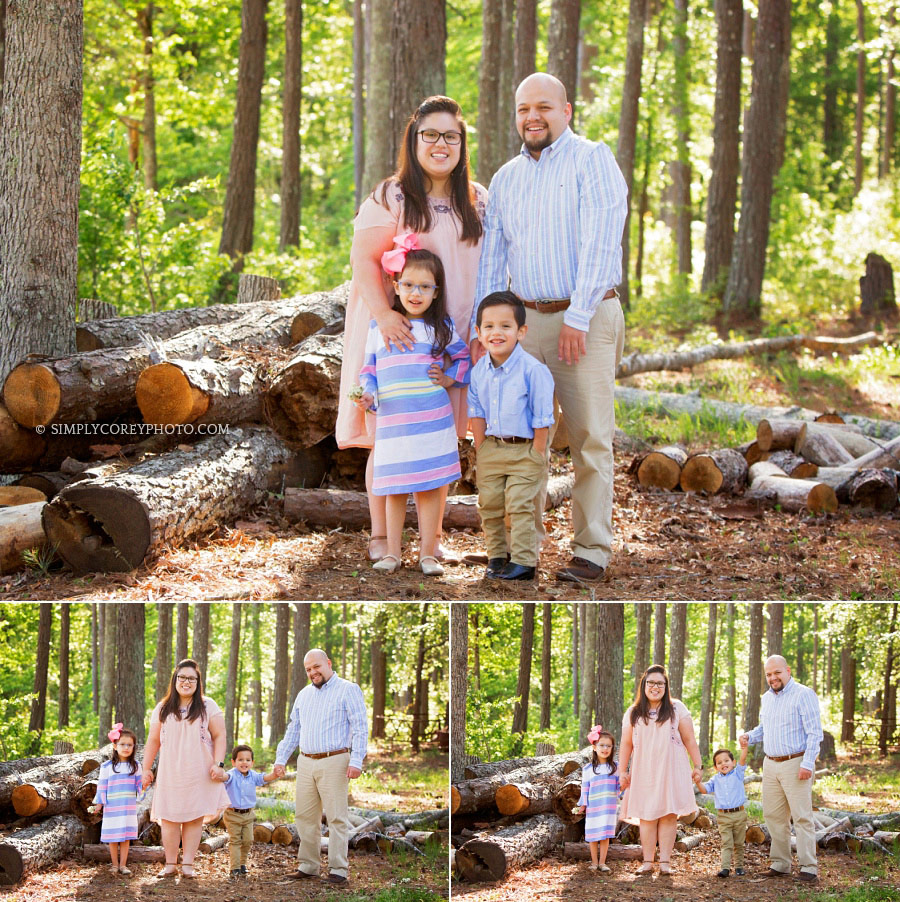 Bremen family photographer, outside family photo with two small kids