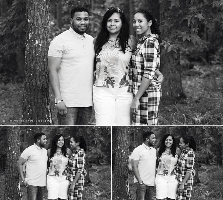 Bremen family photographer, mom with adult kids in black and white