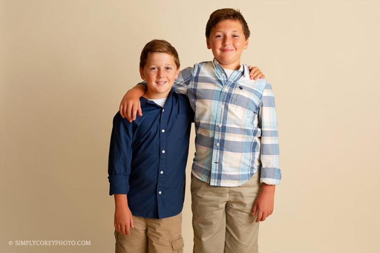 Bremen tween photographer, studio session with twin brothers