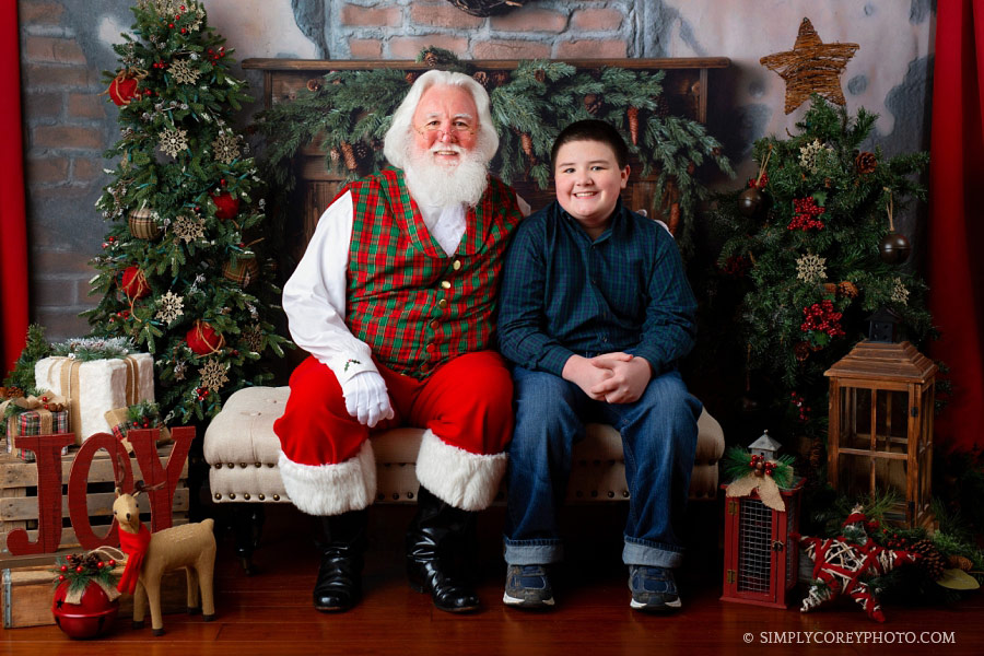Bremen Santa Claus mini sessions, tween boy smiling