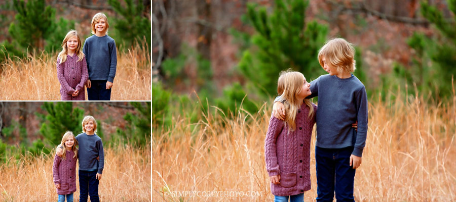 Bremen family photographer, child siblings outside in a field