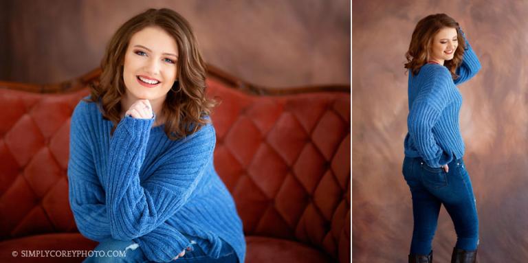 senior portrait photographer, near Bremen, teen girl on a couch in studio