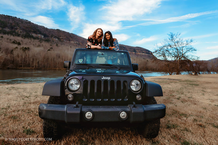 Villa Rica senior portrait photographer, teen friends in a Jeep on location