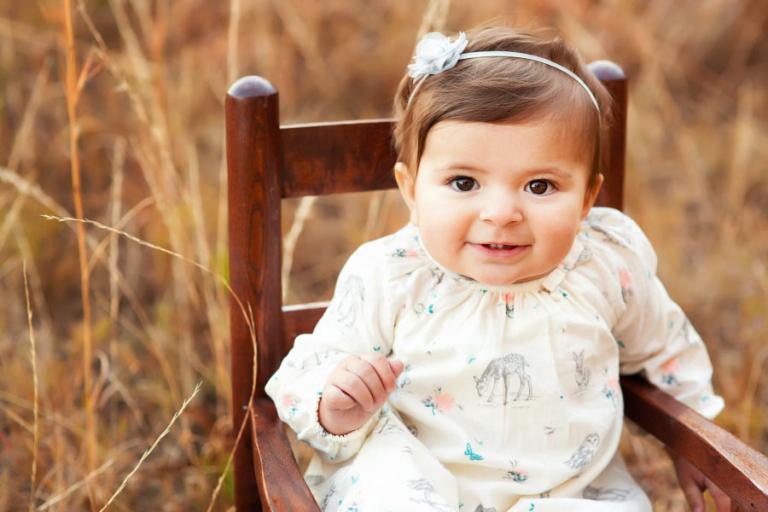 baby photographer Bremen, girl with big brown eyes