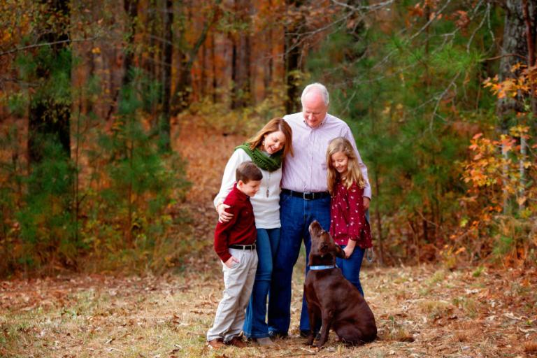 West Georgia pet photographer, family with chocolate Labrador Retriever