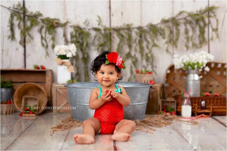 Atlanta baby photographer, strawberry bath studio sitter session