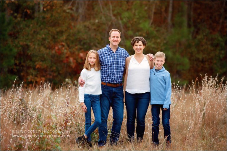 Villa Rica family photographer, fall mini session in field with kids