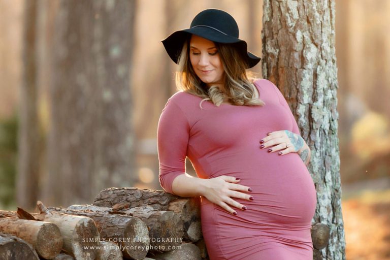 Peachtree City maternity photographer, west Georgia mom in pink