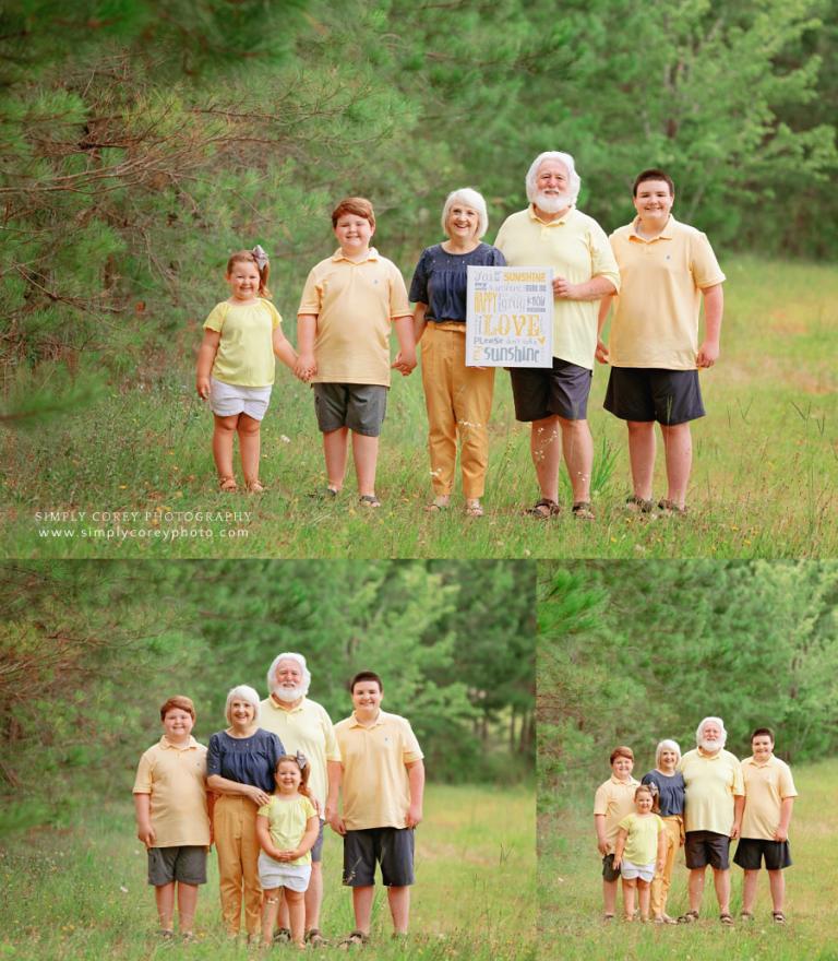 Bremen family photographer, grandparents in a field with grandchildren