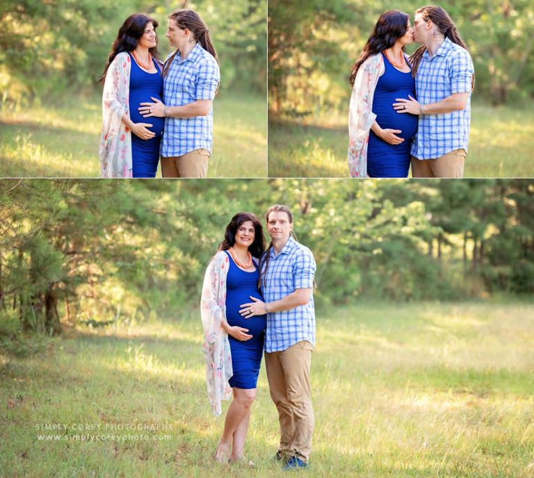 Bremen maternity photographer, expecting couple in blue outside in field