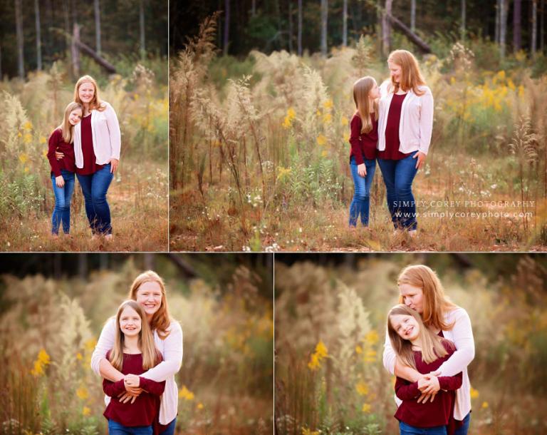 family photographer near Atlanta, outdoor portraits of mom and daughter in a field