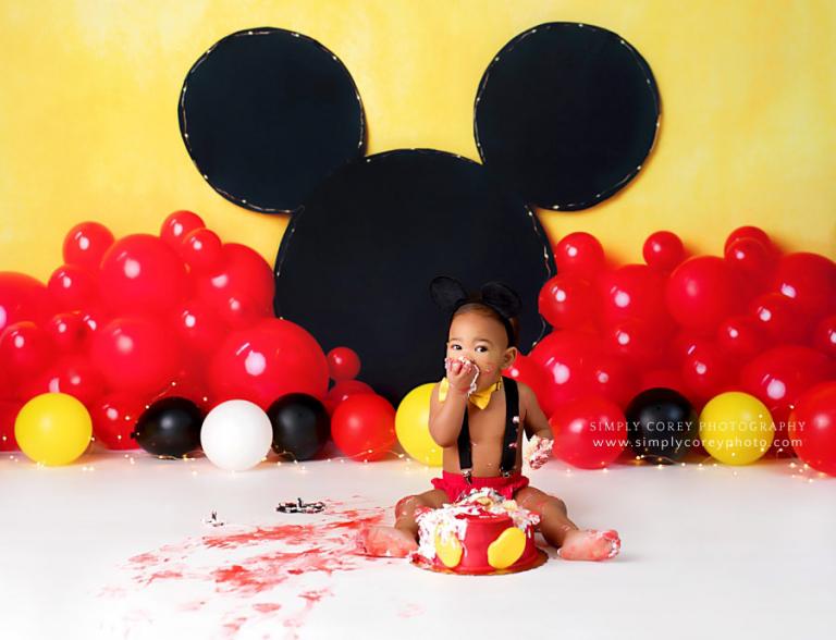 Newnan baby photographer, Mickey cake smash in studio with balloons