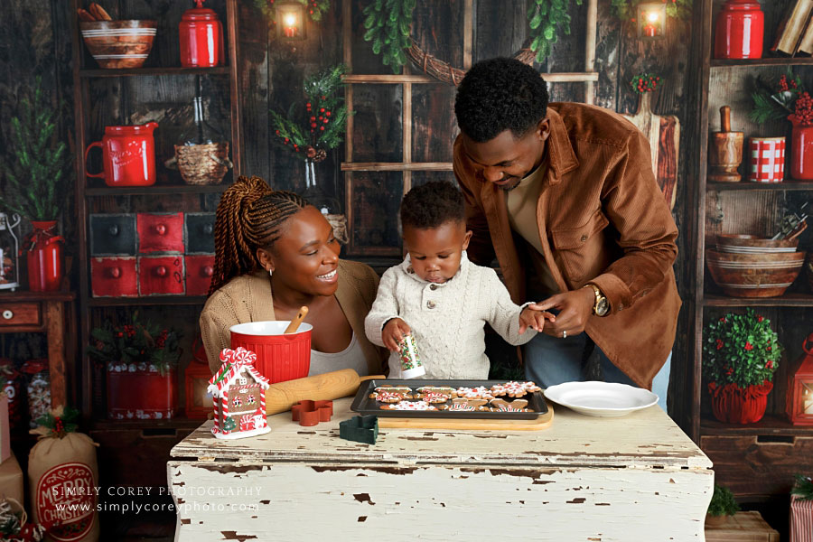 Newnan Christmas mini session photographer, family holiday kitchen set