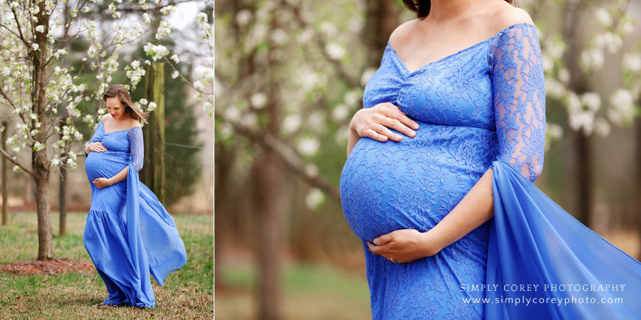 Bremen maternity photographer, pregnant mom in blue outside with spring trees