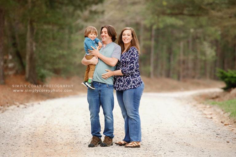 Bremen family photographer, parents and toddler outside on country dirt road