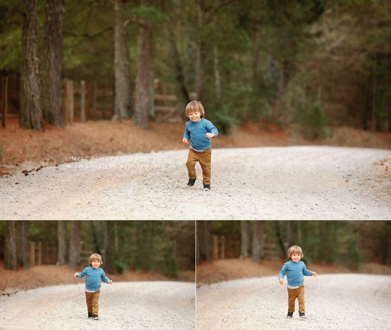 photographer near Dallas, GA; child running outside on country dirt road