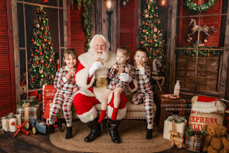 Villa Rica mini session photographer, kids with Santa in Christmas pajamas