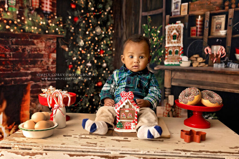 baby photographer near Mableton, Christmas kitchen mini session with gingerbread house
