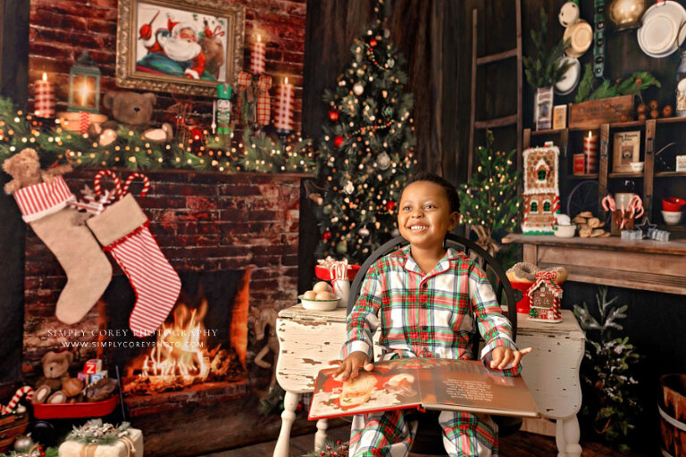 Villa Rica mini session photographer, child reading in Christmas kitchen studio set