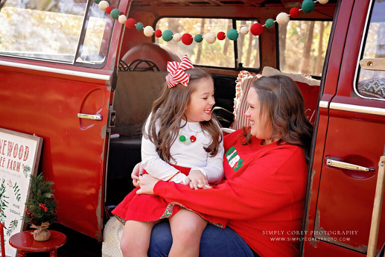 Bremen mini session photographer, mommy and me for Christmas with VW bug