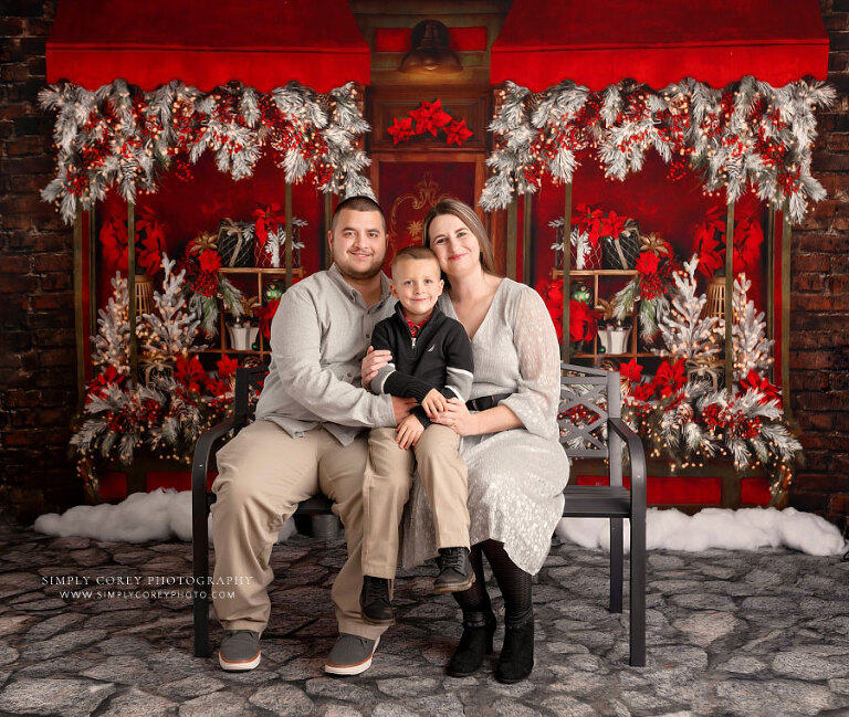 Bremen family photographer, Christmas mini session with poinsettia backdrop