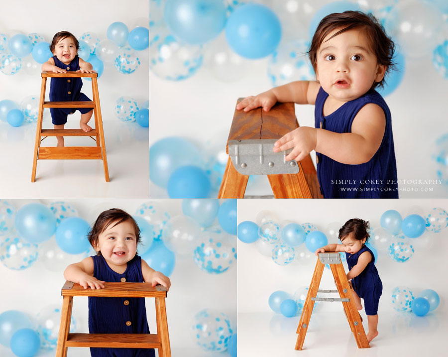 Bremen baby photographer, boy with ladder and balloons in studio