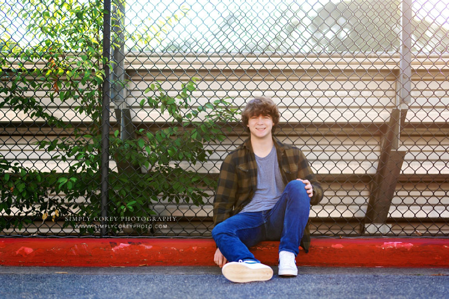 senior portrait photographer near Bremen, teen outside sitting on curb