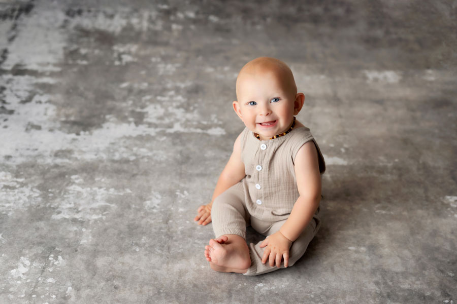 Atlanta baby photographer, simple sitter session with grey studio backdrop