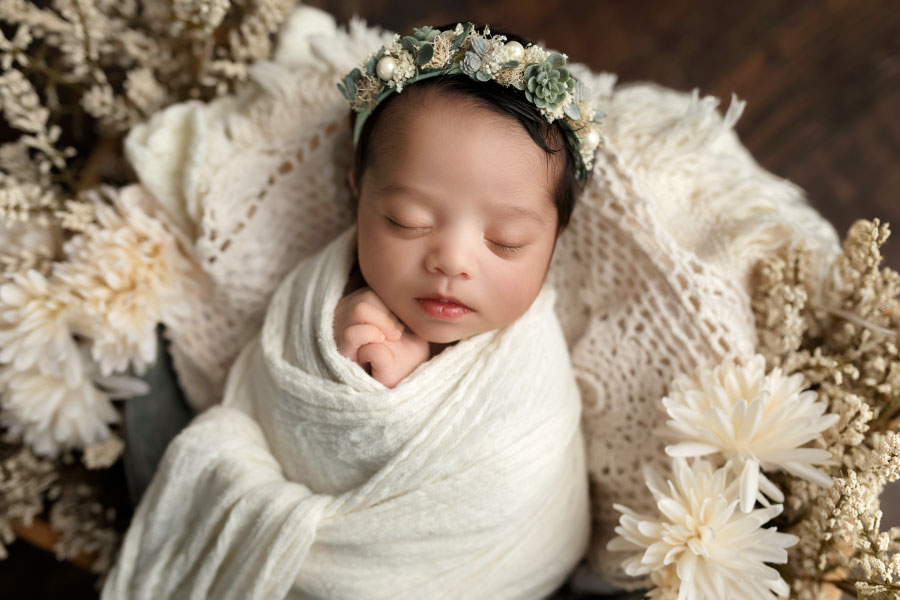 Atlanta newborn photographer, baby girl with white flowers
