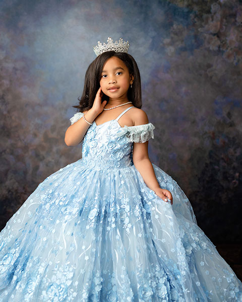 Douglasville dream dress photographer for children, girl in blue dress and crown
