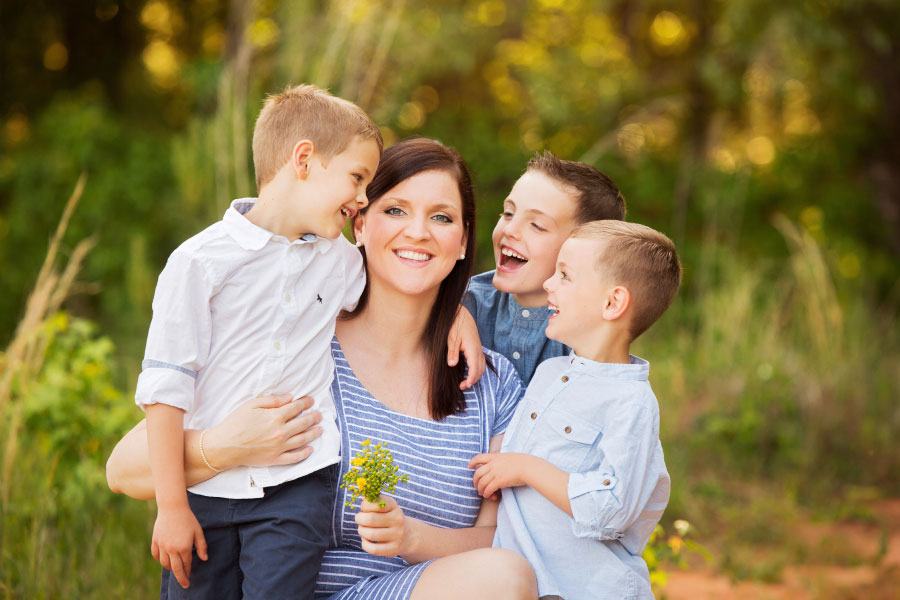 Villa Rica photographer, boy mom outside with three sons