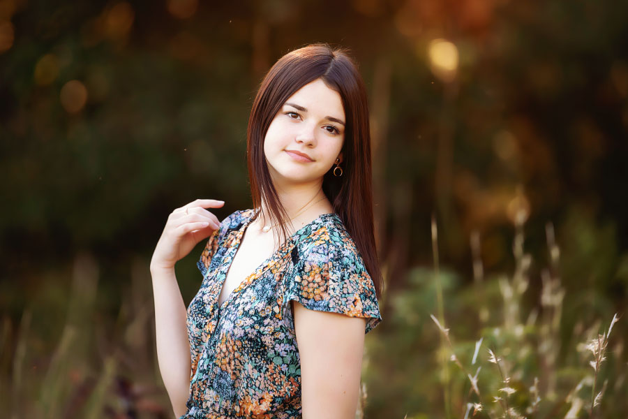 Villa Rica senior portrait photographer, teen girl outside in field