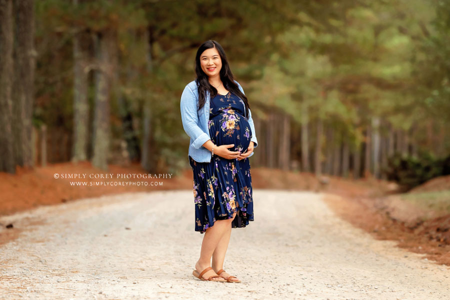 Bremen maternity photographer in GA, casual outdoor portrait on country road