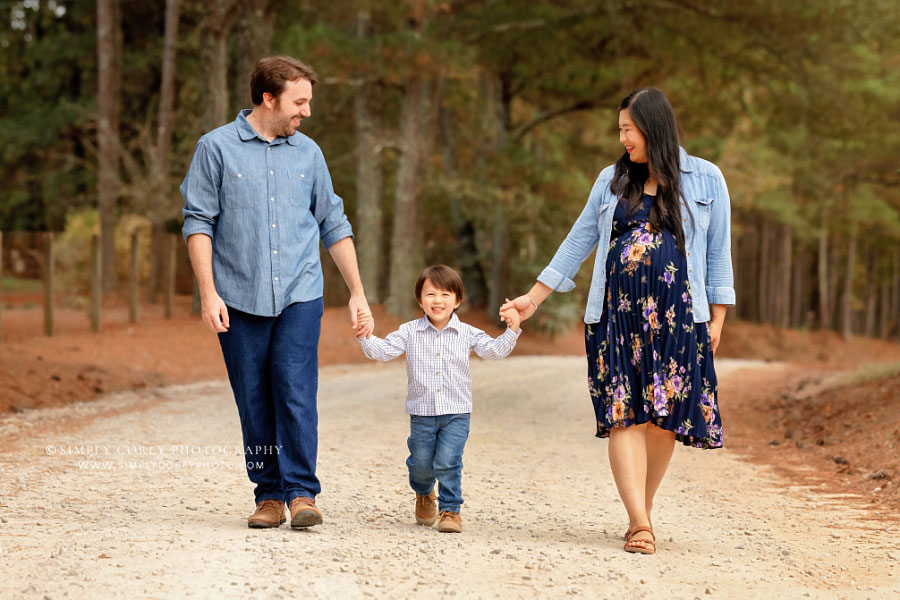 Peachtree City maternity photographer, casual outdoor family portrait on country road