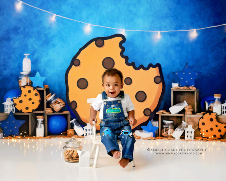Villa Rica baby photographer, cookie monster studio set